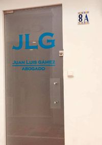 Puerta JLG con numero calle
